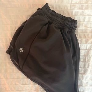 Lululemon Hotty Hot shorts 2.5” Black